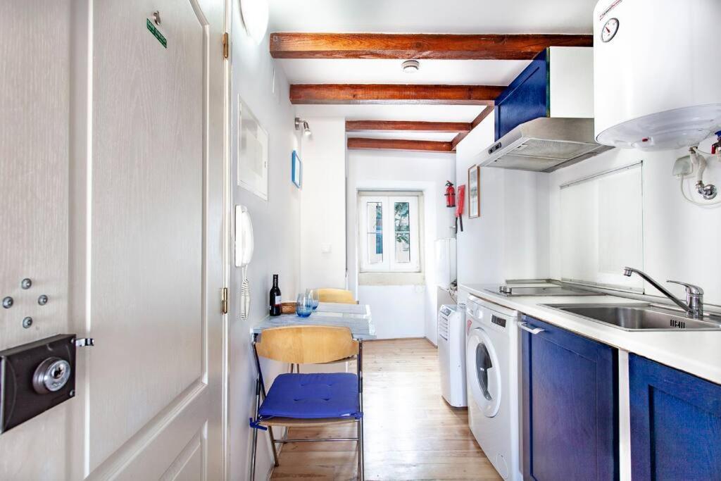 Apartment Mouraria 2 - View From French Balcony & Smart Check-in Lissabon