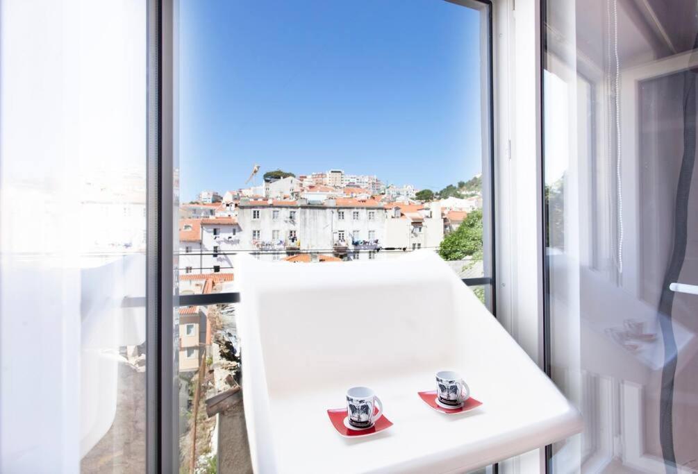 Apartment Mouraria 2 - View From French Balcony & Smart Check-in Lissabon